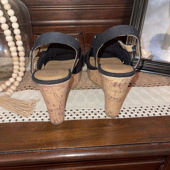 Woman’s wedges size 11 - Picture 2 of 3